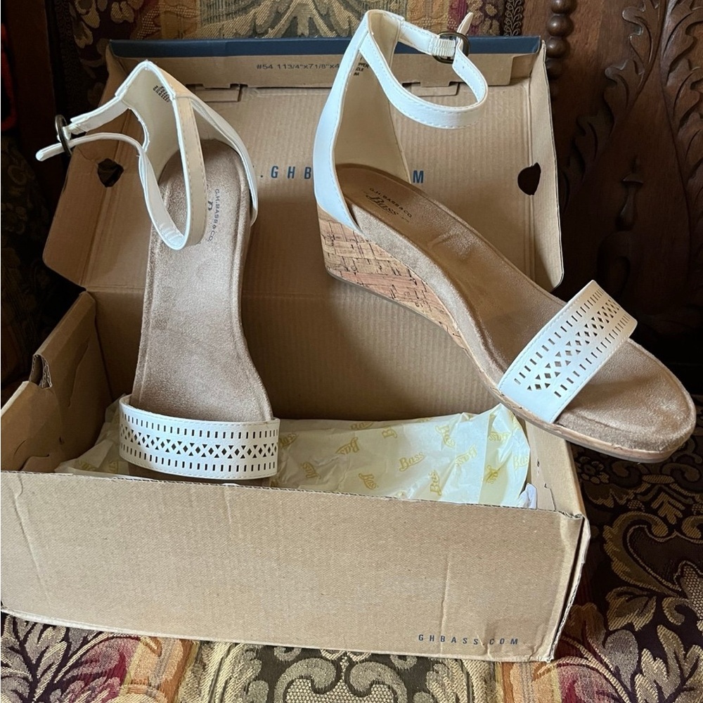 G.H. Bass & Co. Women's White Wedge Sandals